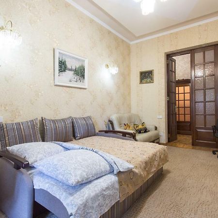 Apartment In The Center Of Kharkiv Exterior photo