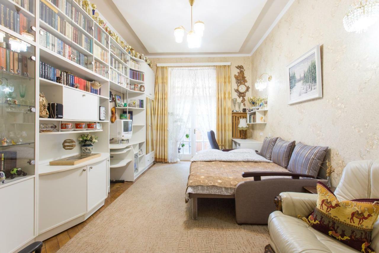 Apartment In The Center Of Kharkiv Exterior photo